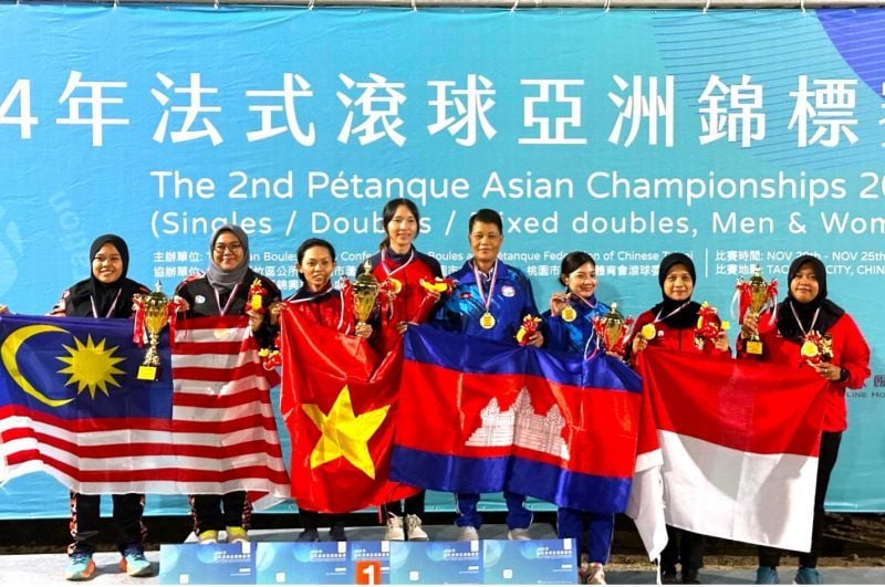 Indonesian Petanque contingent in the awarding session of The 2nd Petanque Asian Championships 2024.