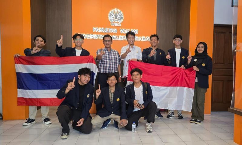 Vocational Leaders with their students studying in a student exchange program in Thailand.