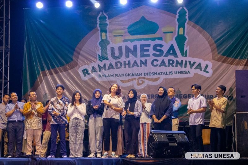 Mutiara Cantik Harsanto and other golden ticket winners read the integrity pact and conveyed messages in front of the leadership and hundreds of Ramadan visitors Carnival.