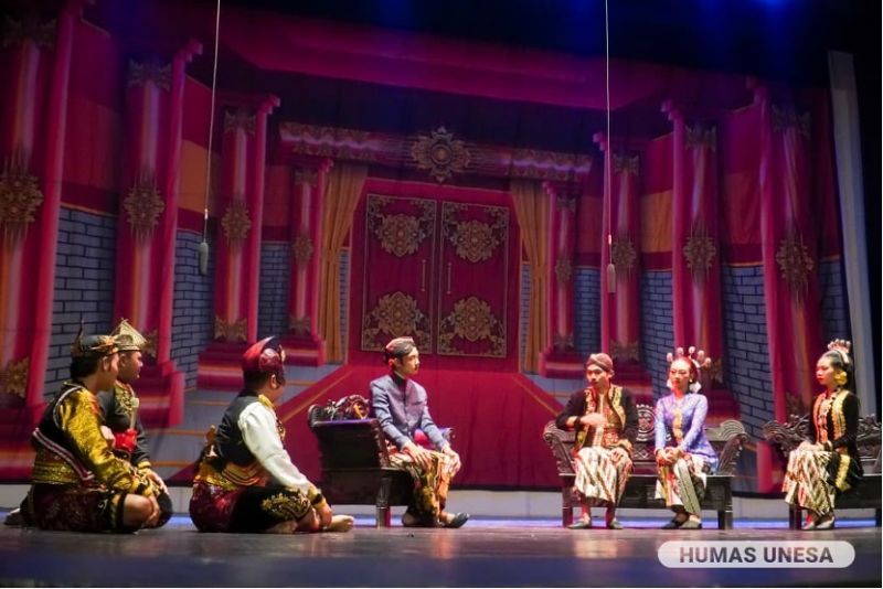 Kegiatan ini dimaksudkan untuk membangkitkan spirit budaya Jawa yang mewarnai etalase kehidupan generasi muda bangsa.